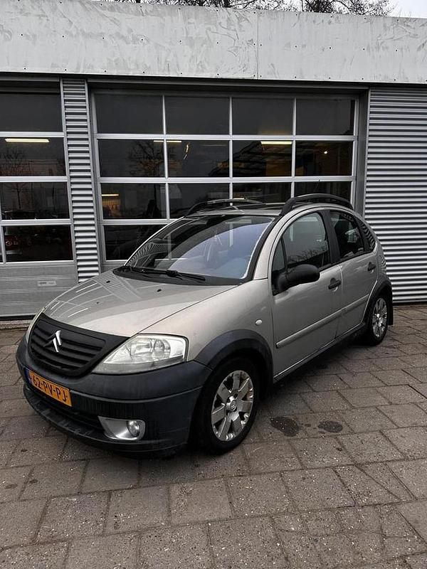 Beige Occasion 2005 Citroën C3 Hatchback | € 1.999 (Eerlijke prijs) - Afbeelding 1/4