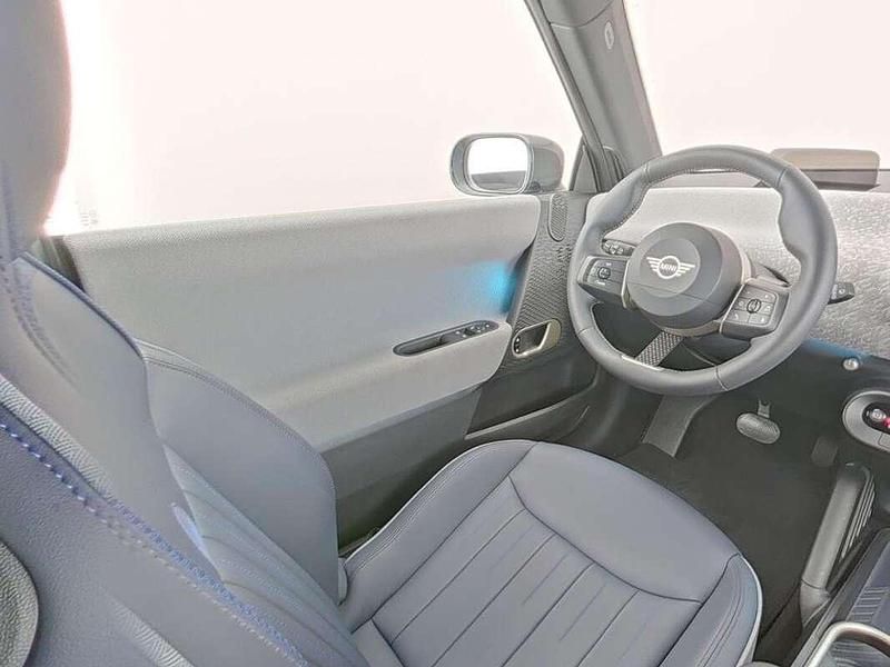 Occasion Mini Cooper Favoured 135 kW (184 PK) 2025 Blauw Hatchback