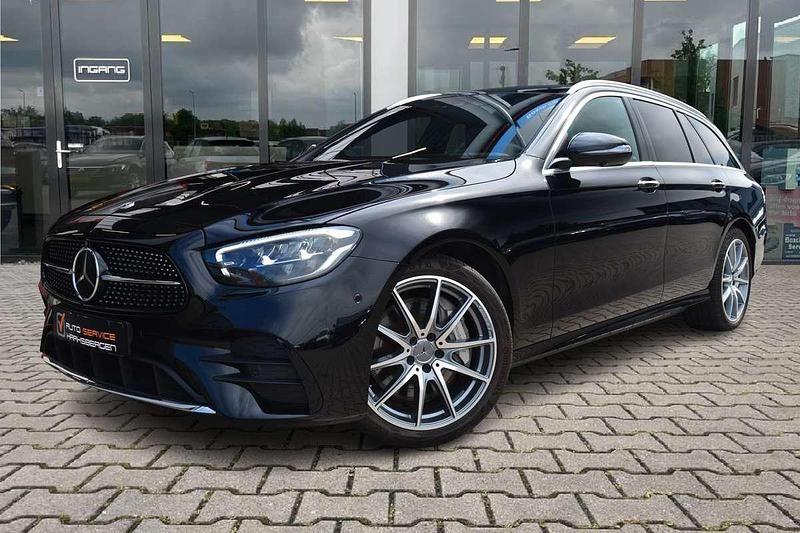 Zwart Gebruikt 2022 Mercedes E300 AMG line Stationwagen | € 40.900 (Goede deal) - Afbeelding 1/4