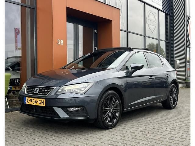 Grijs Gebruikt 2019 Seat Leon FR Hatchback | € 16.490 (Eerlijke prijs) - Afbeelding 1/4