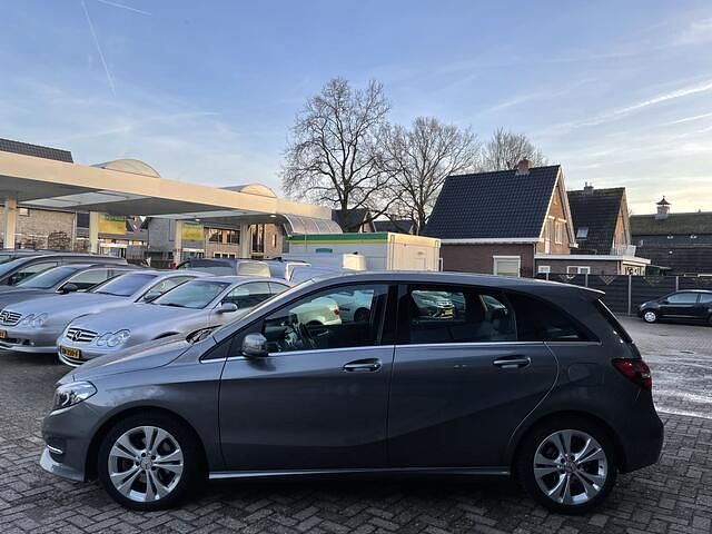 Occasion Mercedes B180 Ambition 122 PK (89 kW) 2015 Grijs (metallic) MPV