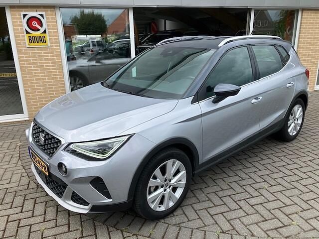 Grijs Gebruikt 2024 Seat Arona Xperience SUV | € 24.250 (Eerlijke prijs) - Afbeelding 1/4