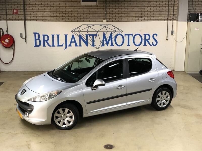 Zilver Gebruikt 2009 Peugeot 207 Hatchback | € 2.000 (Iets duurder) - Afbeelding 1/4