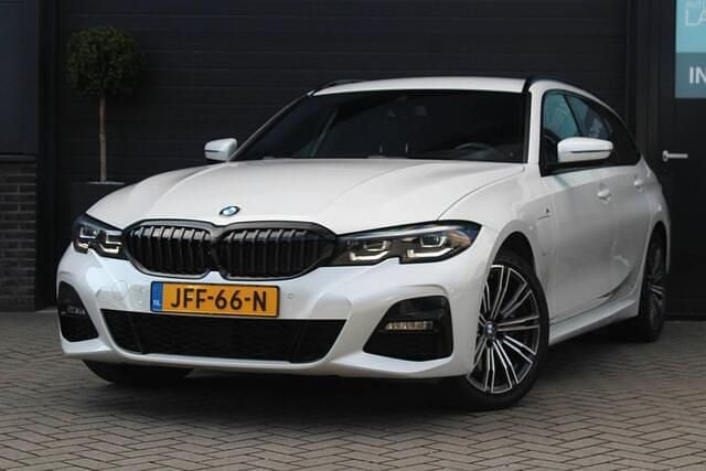 Wit Gebruikt 2021 BMW 330 M Sport Stationwagen | € 31.445 (Goede deal) - Afbeelding 1/4