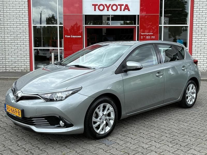 Grijs Gebruikt 2017 Toyota Auris Hatchback | € 14.400 (Eerlijke prijs) - Afbeelding 1/4