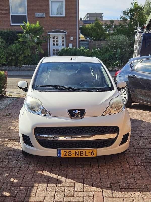 Wit Gebruikt 2010 Peugeot 107 Hatchback | € 2.900 (Eerlijke prijs) - Afbeelding 1/4