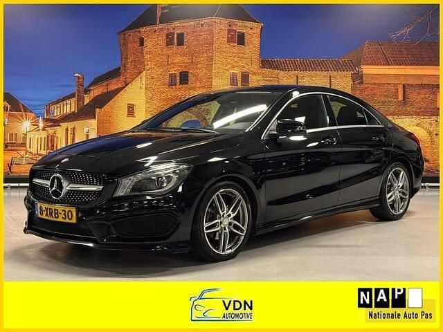 Zwart Occasion 2014 Mercedes CLA200 AMG Sedan | € 15.950 (Goede deal) - Afbeelding 1/4