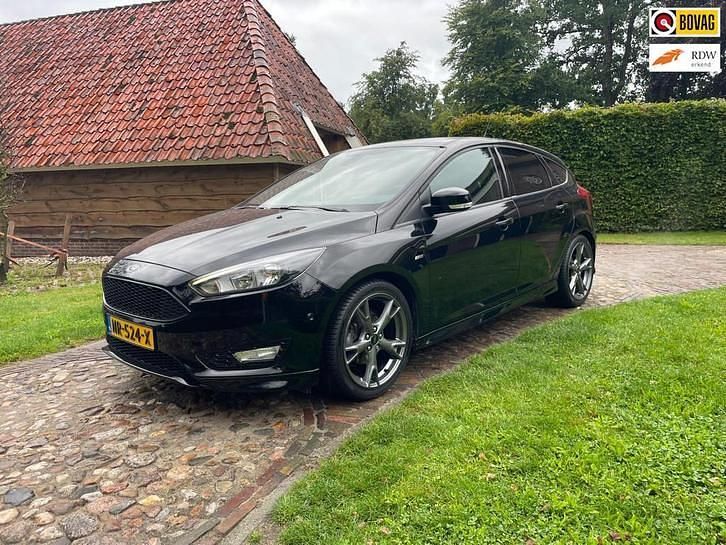 Gebruikt 2017 Ford Focus ST-Line | € 12.450 (Eerlijke prijs) - Afbeelding 1/3