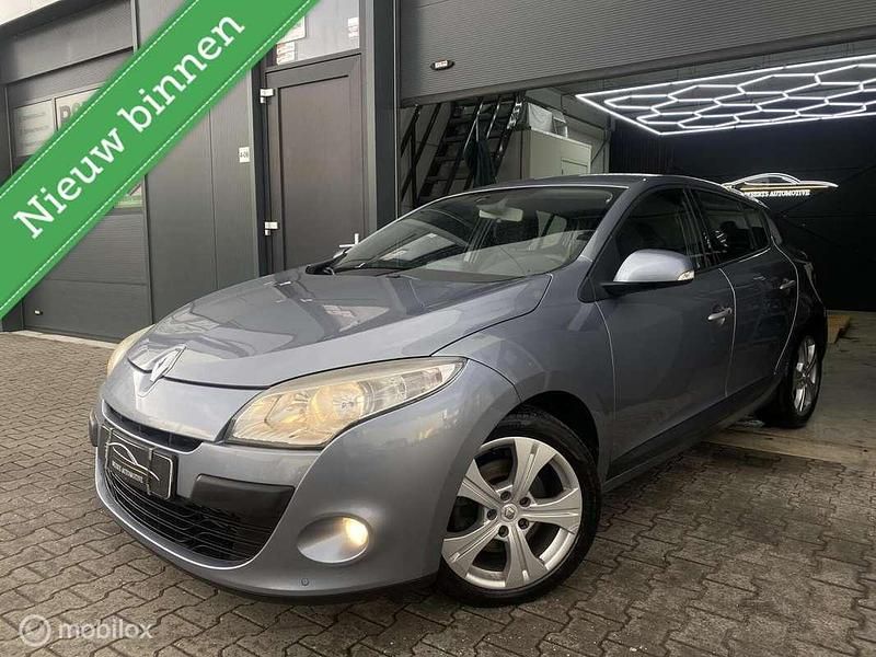 Grijs Gebruikt 2009 Renault Mégane III Dynamique Hatchback | € 3.995 (Duur) - Afbeelding 1/4