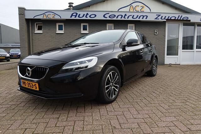 Zwart (metallic) Gebruikt 2017 Volvo V40 Hatchback | € 9.000 - Afbeelding 1/4