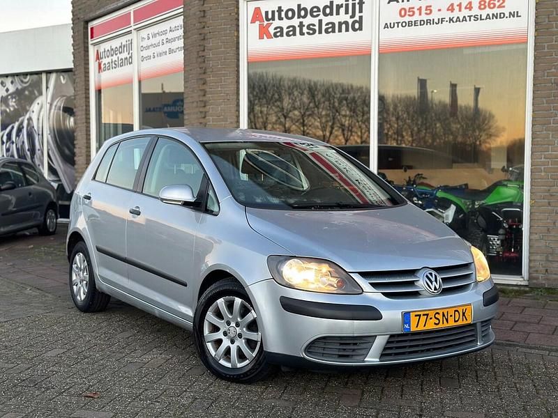Grijs (metallic) Gebruikt 2006 VW Golf Plus Comfortline MPV | € 3.748 - Afbeelding 1/4