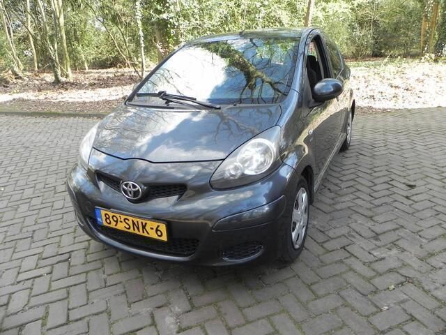 Occasion Toyota Aygo Comfort 68 PK (50 kW) 2011 Grijs Hatchback