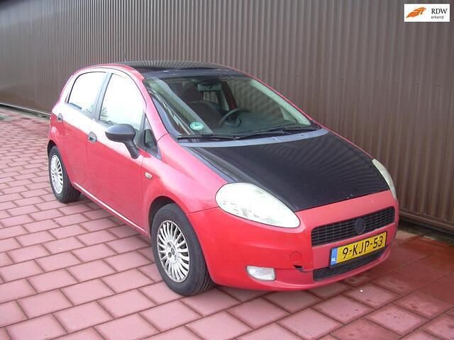 Rood Gebruikt 2006 Fiat Grande Punto Hatchback | € 825 (Goede deal) - Afbeelding 1/4