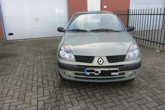 Groen Gebruikt 2002 Renault Clio II Hatchback | € 1.950 (Eerlijke prijs) - Afbeelding 1/4