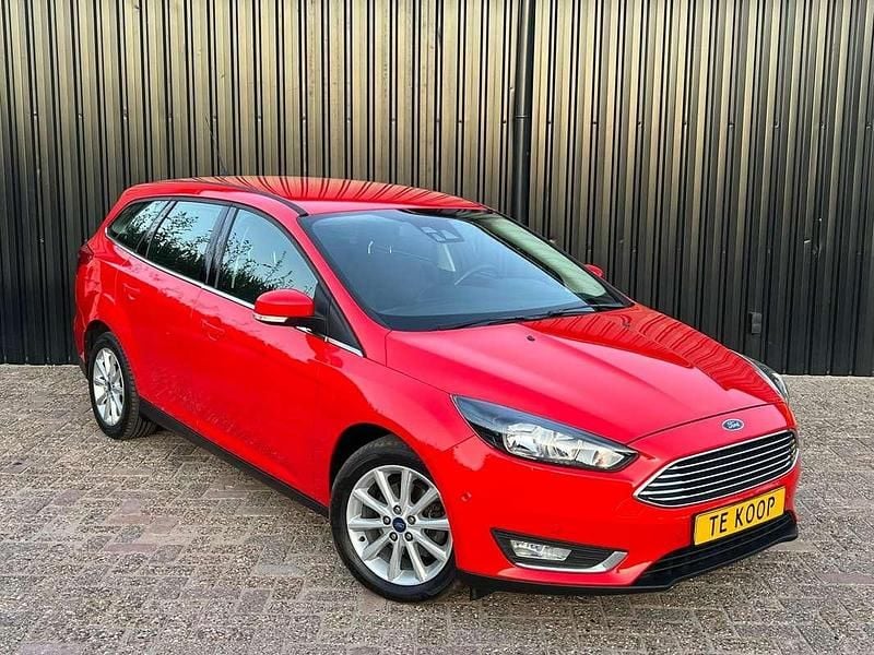 Rood Gebruikt 2015 Ford Focus Titanium Stationwagen | € 7.950 (Eerlijke prijs) - Afbeelding 1/4