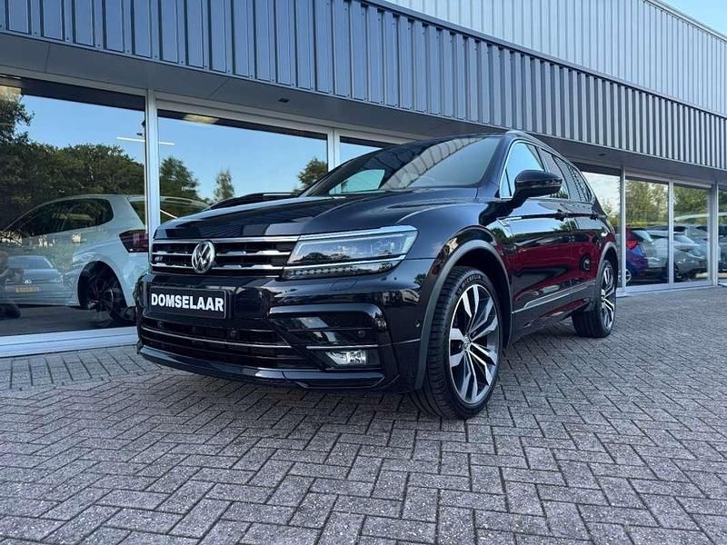 Zwart Gebruikt 2020 VW Tiguan Allspace Highline SUV | € 33.945 (Duur) - Afbeelding 1/4