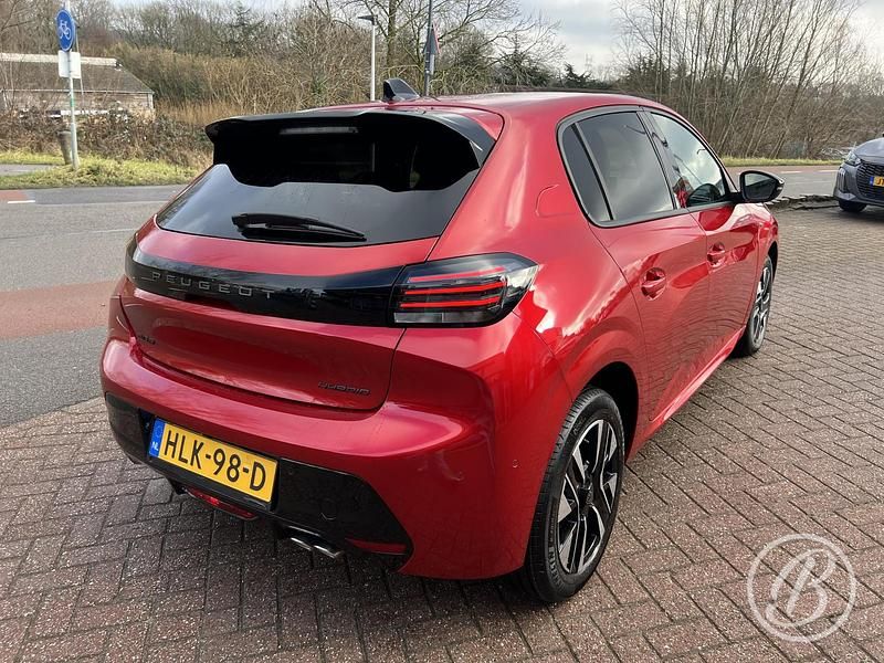 Nieuw Peugeot 208 Allure 145 PK (106 kW) 2025 Rood Hatchback