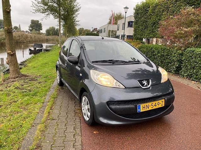 Grijs Gebruikt 2007 Peugeot 107 Hatchback | € 1.999 (Goede deal) - Afbeelding 1/4