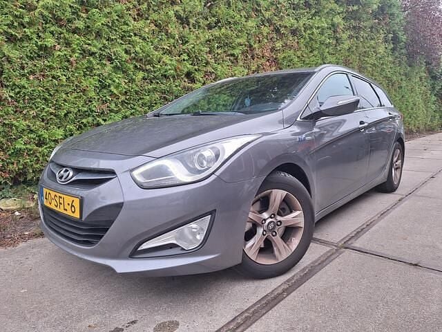 Grijs Gebruikt 2011 Hyundai i40 Edition Stationwagen | € 3.950 - Afbeelding 1/4