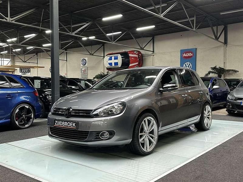Grijs, metallic lak Gebruikt 2012 VW Golf VII Style Hatchback | € 9.999 (Iets duurder) - Afbeelding 1/4