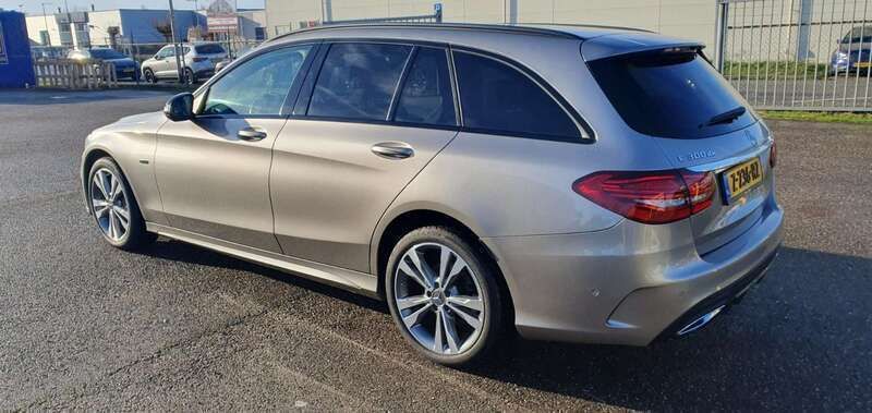Grijs Gebruikt 2020 Mercedes C300 AMG Stationwagen | € 28.500 (Eerlijke prijs) - Afbeelding 1/4
