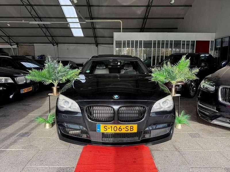 Zwart Gebruikt 2012 BMW 740 M Sport Sedan | € 8.888 - Afbeelding 1/3