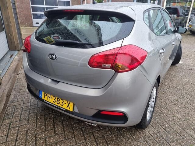 Occasion Kia Ceed 99 PK (72 kW) 2015 Grijs Hatchback