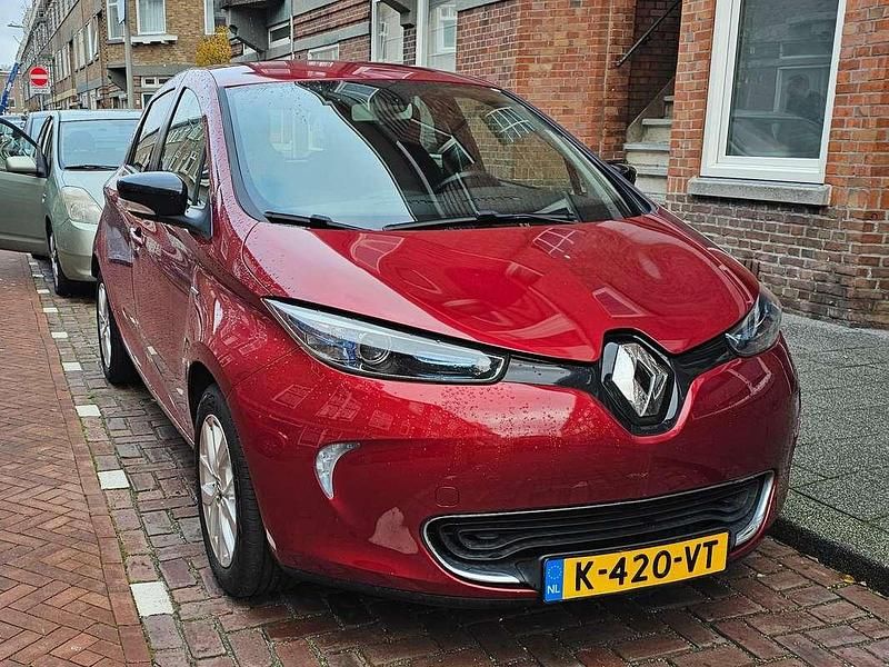 Rood Gebruikt 2019 Renault Zoe Hatchback | € 6.750 (Super prijs) - Afbeelding 1/4