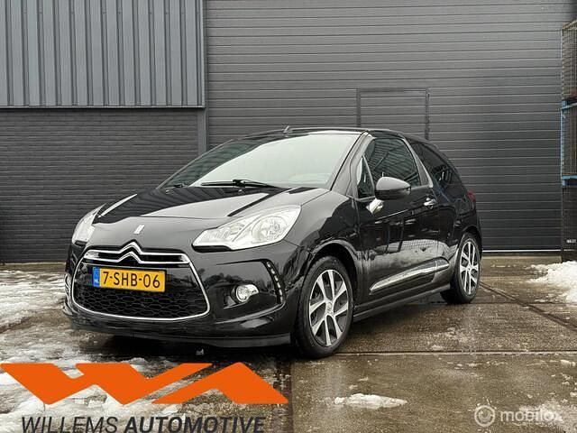 Zwart (metallic) Occasion 2013 Citroën DS3 Cabriolet So Chic Cabriolet | € 5.495 (Goede deal) - Afbeelding 1/4