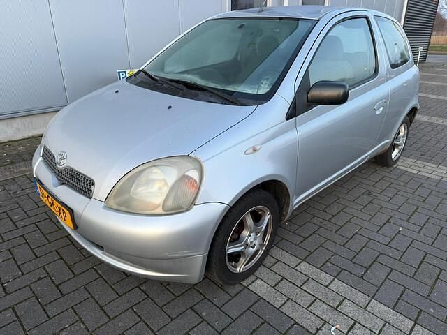 Occasion Toyota Yaris Luna 86 PK (63 kW) 2000 Grijs Hatchback