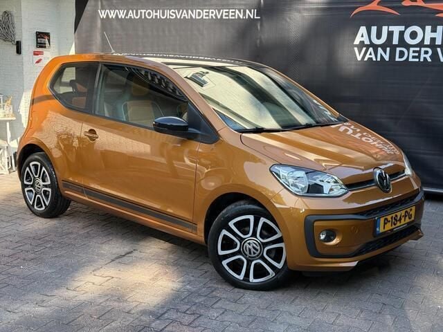 Bruin Gebruikt 2018 VW up! high up! Hatchback | € 9.750 (Eerlijke prijs) - Afbeelding 1/4