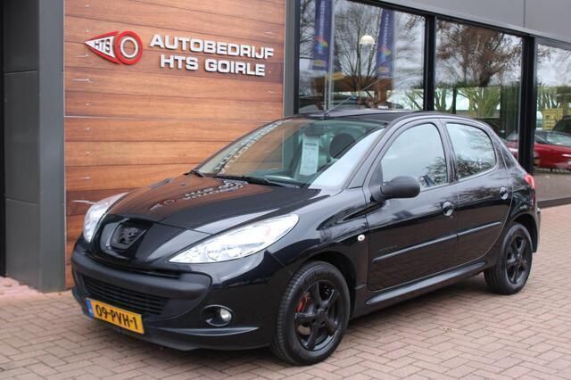 Zwart, metallic lak Gebruikt 2011 Peugeot 206+ Hatchback | € 1.995 (Goede deal) - Afbeelding 1/4