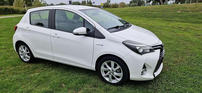 Wit Gebruikt 2014 Toyota Yaris MPV | € 9.950 (Goede deal) - Afbeelding 1/4