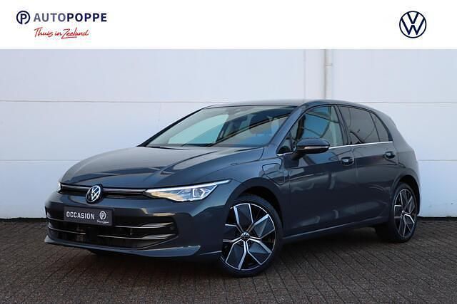 Grijs (metallic) Occasion 2025 VW Golf VIII Edition Hatchback | € 34.950 (Eerlijke prijs) - Afbeelding 1/4