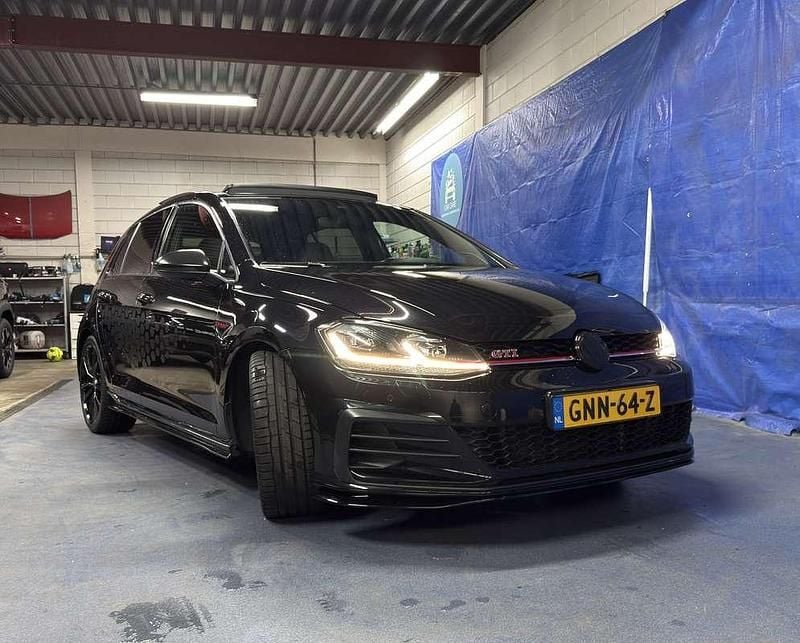 Zwart Gebruikt 2019 VW Golf VII GTI Stationwagen | € 31.499 (Eerlijke prijs) - Afbeelding 1/4