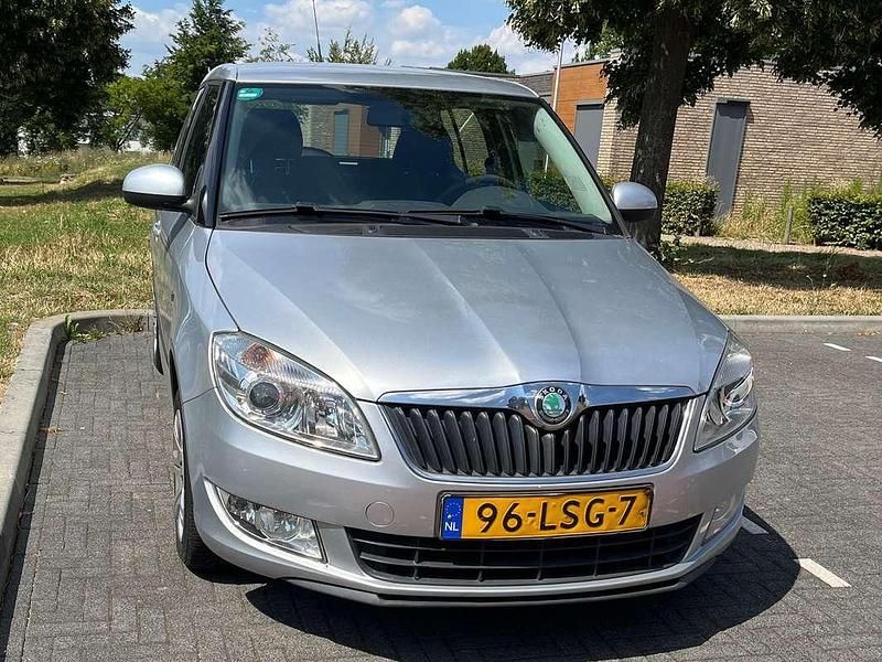 Zilver Gebruikt 2010 Skoda Fabia Ambition Hatchback | € 3.250 (Eerlijke prijs) - Afbeelding 1/4
