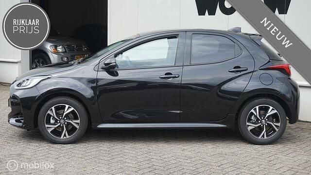 Nieuw Toyota Yaris 114 PK (83 kW) 2025 Zwart Hatchback