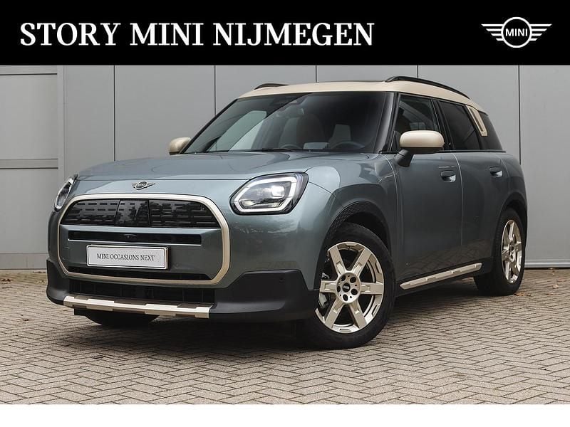 Groen Gebruikt 2024 Mini Countryman Favoured SUV | € 43.950 (Iets duurder) - Afbeelding 1/4