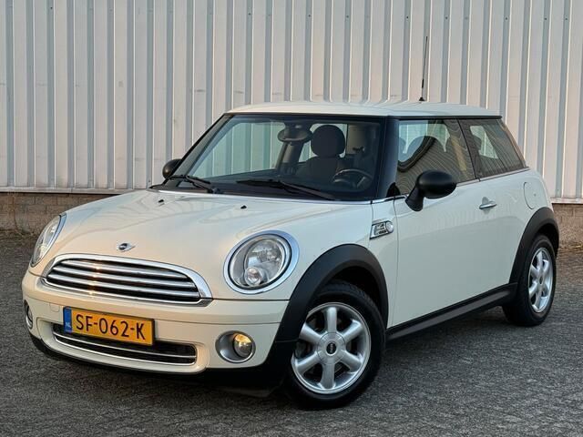 Wit, metallic lak Gebruikt 2009 Mini ONE Pepper Hatchback | € 4.749 (Eerlijke prijs) - Afbeelding 1/4