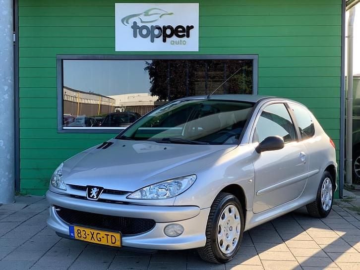 Grijs Gebruikt 2007 Peugeot 206 Forever Hatchback | € 1.445 (Eerlijke prijs) - Afbeelding 1/1