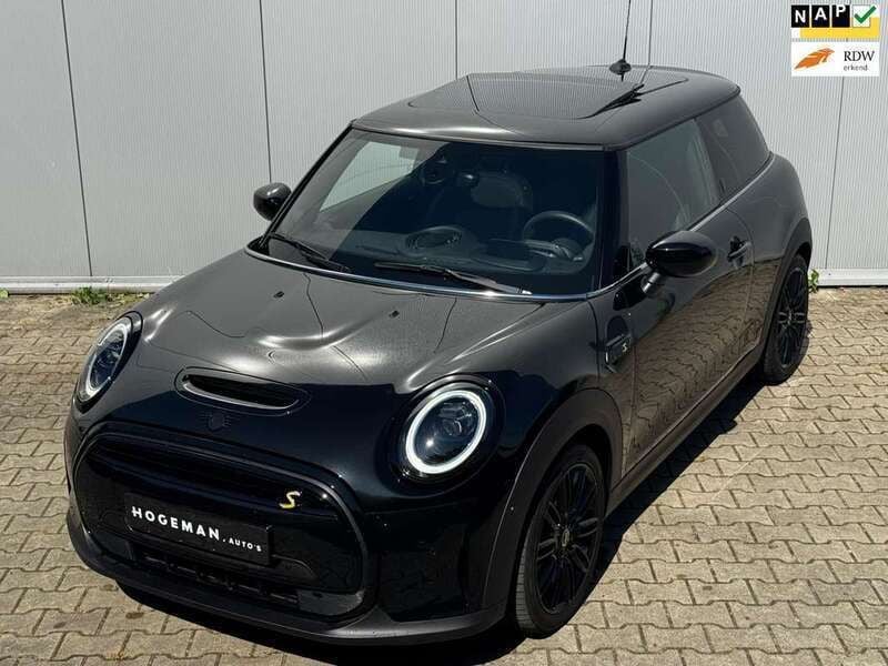 Zwart Gebruikt 2024 Mini Cooper SE Classic Hatchback | € 28.995 (Iets duurder) - Afbeelding 1/4