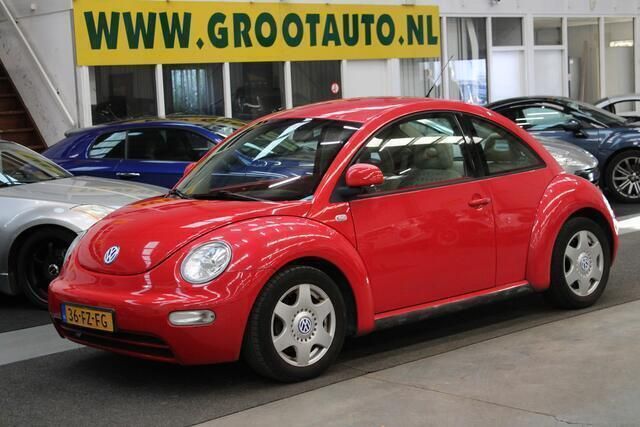 Rood, metallic lak Gebruikt 2000 VW Beetle Highline Hatchback | € 944 (Eerlijke prijs) - Afbeelding 1/4