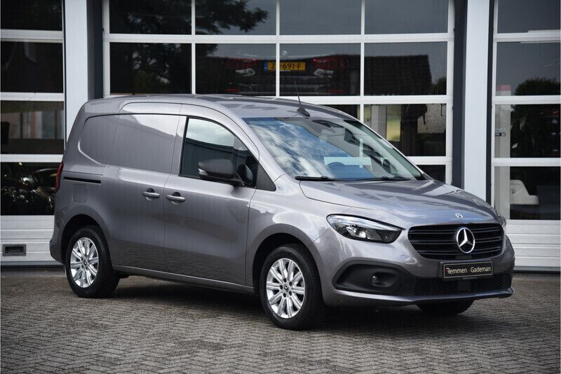 Grijs Gebruikt 2022 Mercedes Citan 110 Van | € 18.875 (Eerlijke prijs) - Afbeelding 1/4
