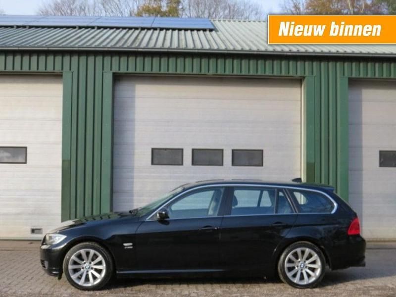 Zwart Gebruikt 2011 BMW 325 Luxury Line Stationwagen | € 6.250 (Super prijs) - Afbeelding 1/4