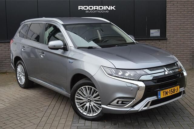 Grijs Gebruikt 2018 Mitsubishi Outlander SUV | € 14.750 (Eerlijke prijs) - Afbeelding 1/3