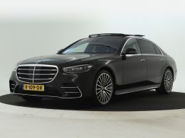 Metallic obsidiaanzwart Gebruikt 2022 Mercedes 450 AMG line Sedan | € 97.500 - Afbeelding 1/3