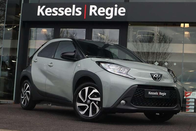 Groen Occasion 2024 Toyota Aygo X Team SUV | € 21.950 (Duur) - Afbeelding 1/4