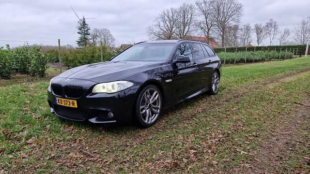 Zwart Occasion 2013 BMW 530 M Sport Stationwagen | € 14.500 (Duur) - Afbeelding 1/4