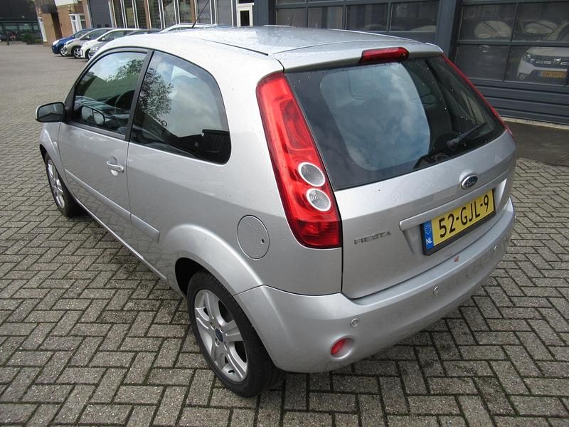 Occasion Ford Fiesta Futura 69 PK (50 kW) 2008 Grijs Hatchback