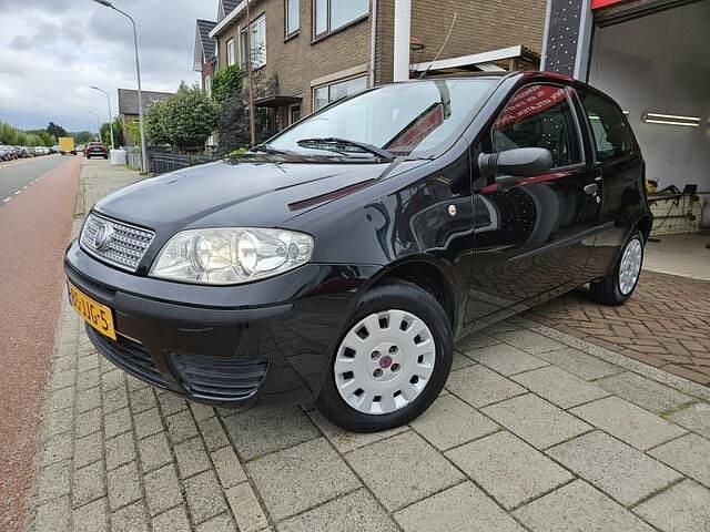 Zwart Gebruikt 2009 Fiat Punto Active Hatchback | € 2.750 (Eerlijke prijs) - Afbeelding 1/4